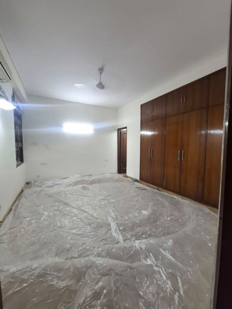 Room, greater kailash ii 3 Bedroom 300 Sq.Yd. Builder Floor In Greater Kailash ii Delhi 10296233