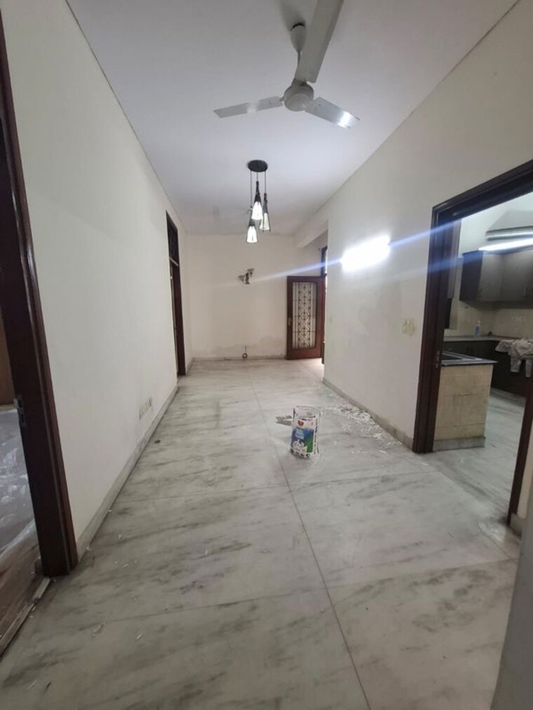 Room, greater kailash ii 3 Bedroom 300 Sq.Yd. Builder Floor In Greater Kailash ii Delhi 10296233