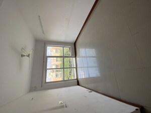 Room in 3 BHK Apartment at Bptp Park Floors I, Sector 77 – for Rent