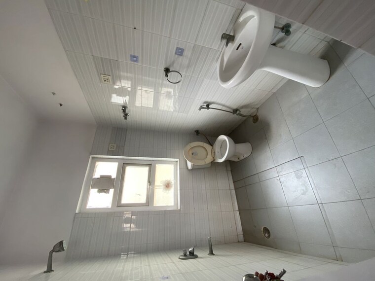 Bathroom, bptp-park-floors-i 3 Bedroom 1458 Sq.Ft. Apartment In Sector 77 Faridabad 10296279