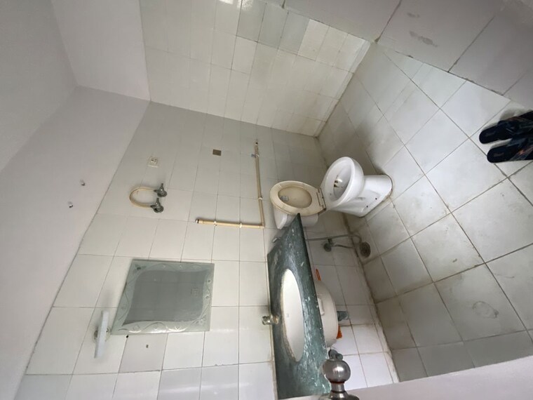 Bathroom, bptp-park-floors-i 3 Bedroom 1458 Sq.Ft. Apartment In Sector 77 Faridabad 10296279