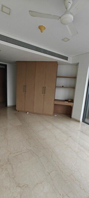 Room in 3 BHK Apartment at Omkar 1973, Worli – for Rent