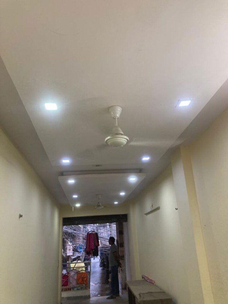 undefined, govindpuri Commercial Shop 550 Sq.Ft. In Govindpuri Delhi 10296328