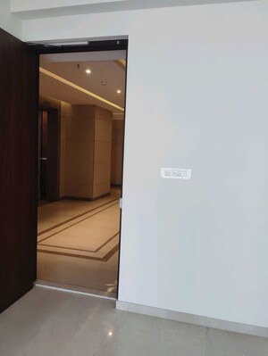 Room in 3 BHK Apartment at Piramal Mahalaxmi, Mahalaxmi – for Rent