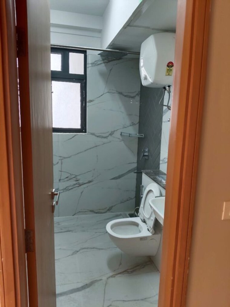 Bathroom, unitech-uniworld-gardens 3.5 Bedroom 2027 Sq.Ft. Apartment In Sector 47 Gurgaon 10296336