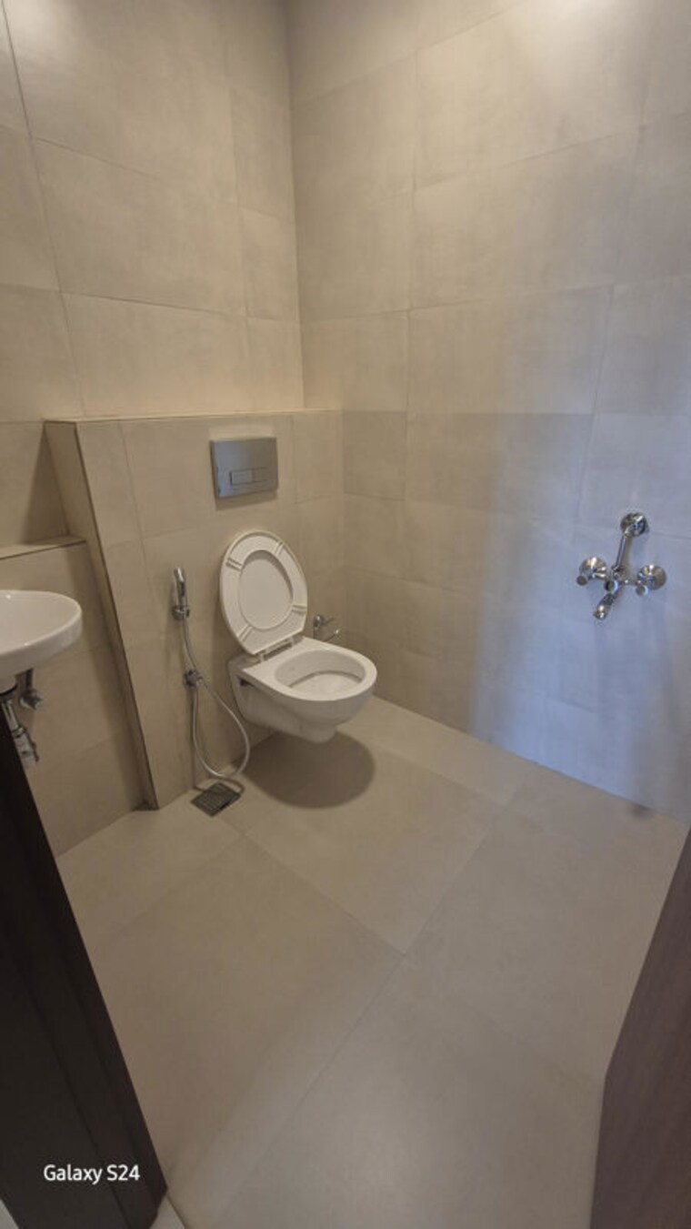 Bathroom, piramal-mahalaxmi 4 Bedroom 1600 Sq.Ft. Apartment In Mahalaxmi Mumbai 10296349