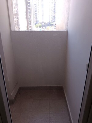 Room in 1 RK Apartment at Puravankara Silversands, Mundhwa – for Rent