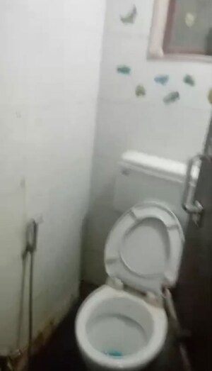 Bathroom in 1 BHK Apartment at Ishan CHS Matunga, Matunga East – for Rent