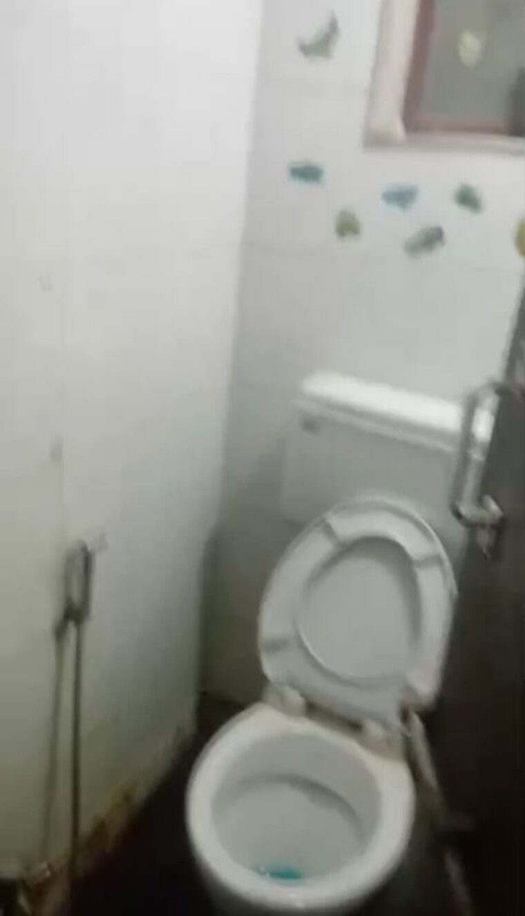 Bathroom, ishan-chs-matunga 1 Bedroom 450 Sq.Ft. Apartment In Matunga East Mumbai 10296354