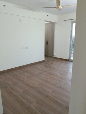 3.5 BHK Apartment For Rent in Mahagun Mezzaria, Sector 78