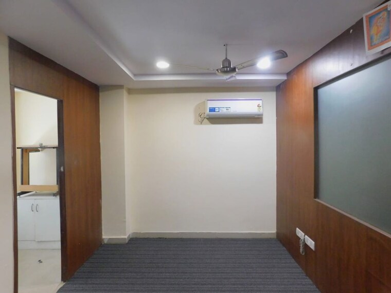 Room, madhapur Commercial Office Space 2500 Sq.Ft. In Madhapur Hyderabad 10296372
