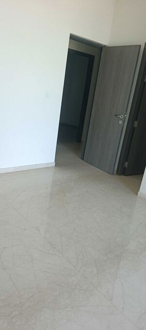 Room in 3 BHK Apartment at Piramal Mahalaxmi, Mahalaxmi – for Rent