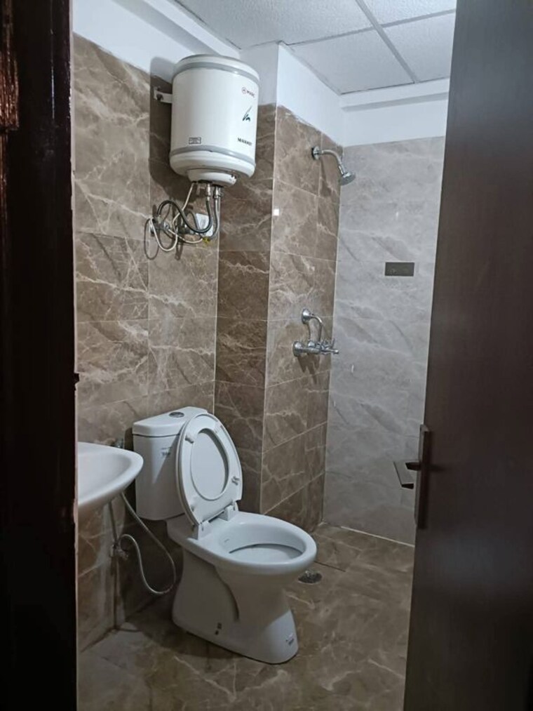 Bathroom, gaur-city-2-14th-avenue 1 Bedroom 550 Sq.Ft. Apartment In Sector 16c Greater Noida Greater Noida 10296387