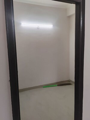 Room in 2 BHK Apartment at Amrapali Golf Homes, Sector 4 Greater Noida – for Rent