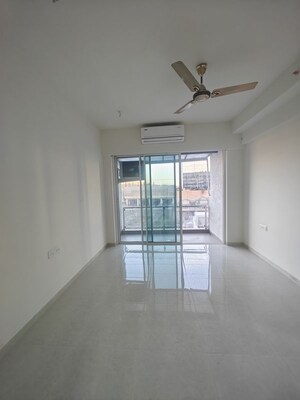 Room in 2 BHK Apartment at Seawoods – for Rent