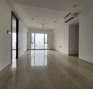 Room in 4 BHK Apartment at Lodha Trump Tower, Worli – for Rent