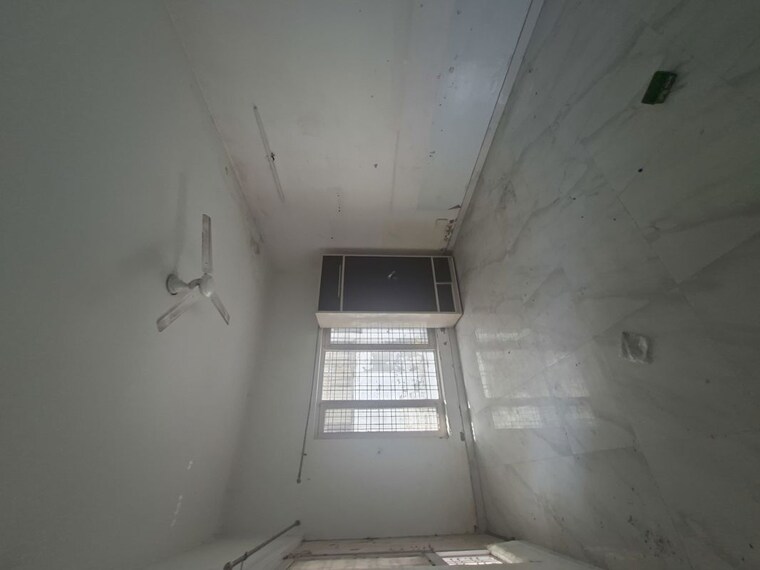 Room, sector 100 3 Bedroom 300 Sq.Mt. Independent House In Sector 100 Noida 10296393