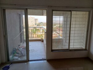 Room in 2 BHK Apartment at Mantra Insignia, Mundhwa – for Rent