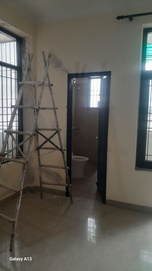 Staircase in 3 BHK Builder Floor at SS Mayfield Gardens, Sector 51 – for Rent