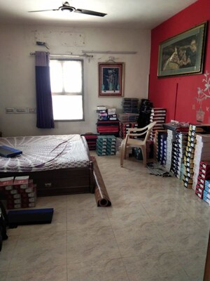 Bedroom in 5 BHK Apartment at Satellite – for Rent