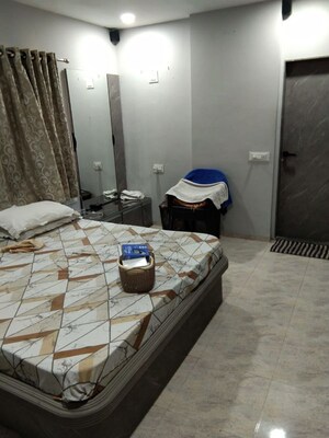 Bedroom in 5 BHK Apartment at Satellite – for Rent