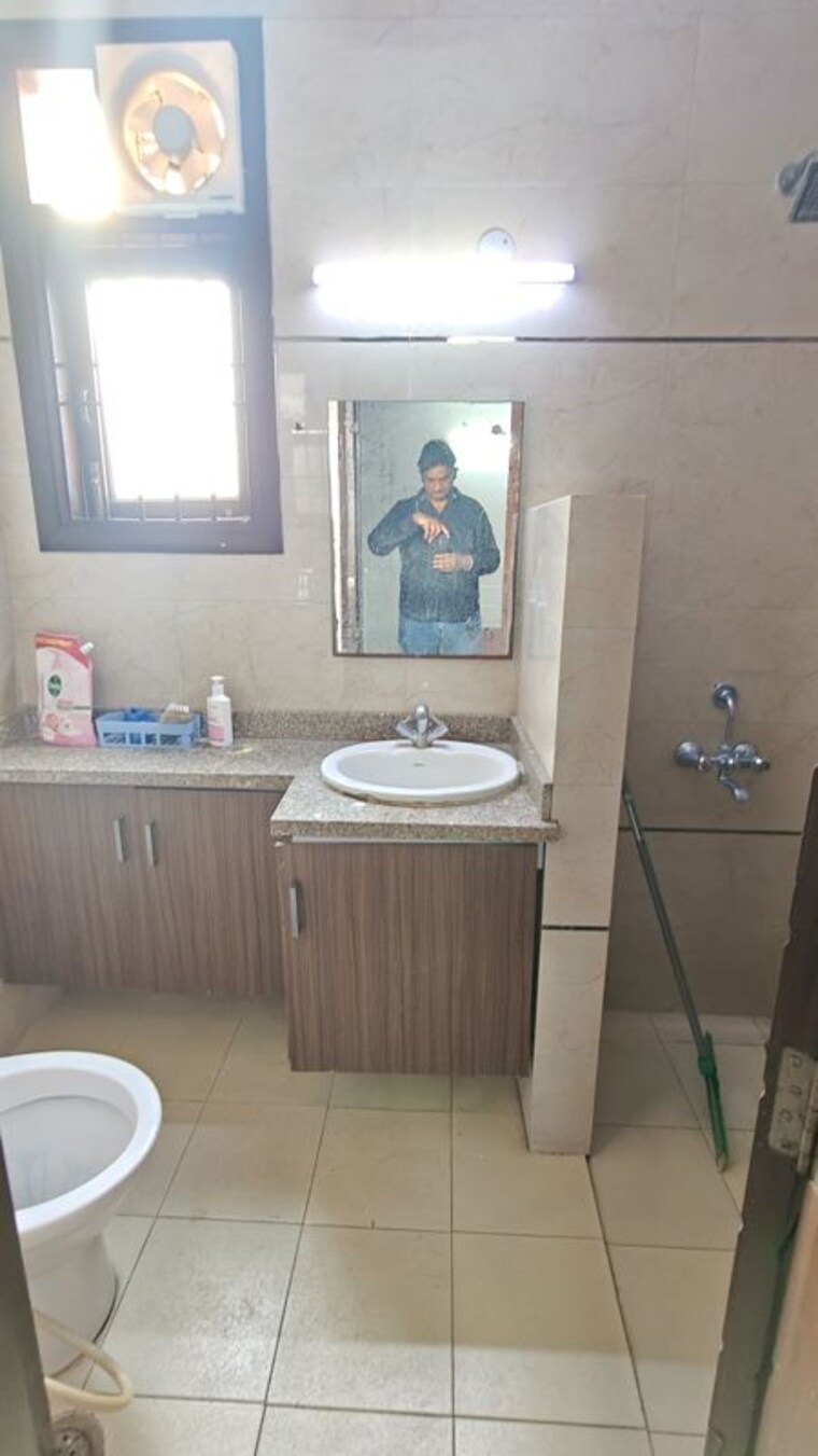 Bathroom, malviya nagar 2 Bedroom 1000 Sq.Ft. Builder Floor In Malviya Nagar Delhi 10296467