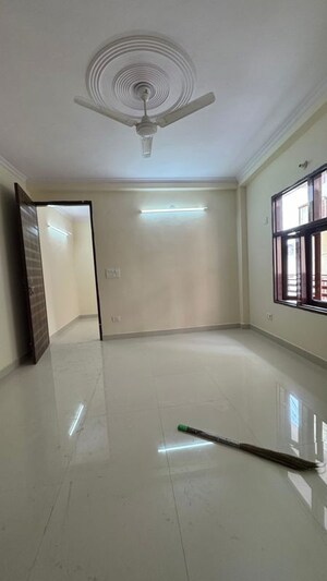 Furnished Amenities in 1 BHK Builder Floor at Chattarpur – for Rent