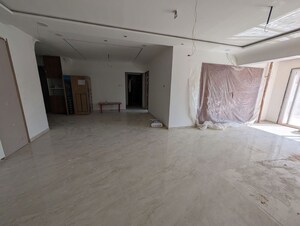 Room in 4 BHK Apartment at Shubh Nirvana, Viman Nagar – for Rent