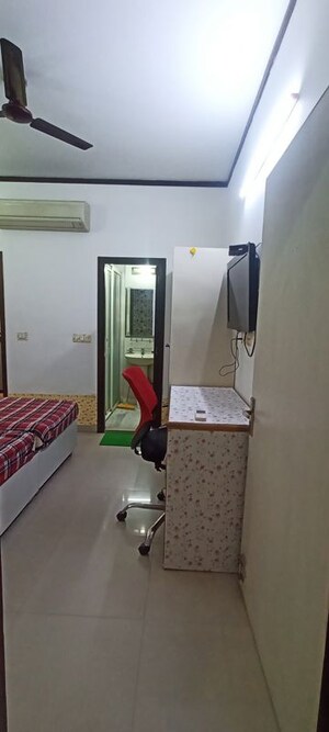 Furnished Amenities in 1 RK Builder Floor at Gautam Nagar – for Rent