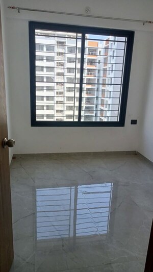 Room in 2 BHK Apartment at Unique Youtopia, Kharadi – for Rent