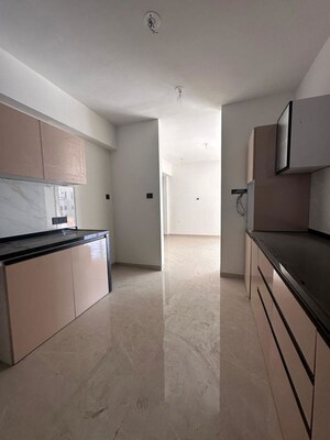 Room in 4 BHK Apartment at Ambar Zenith, Viman Nagar – for Rent