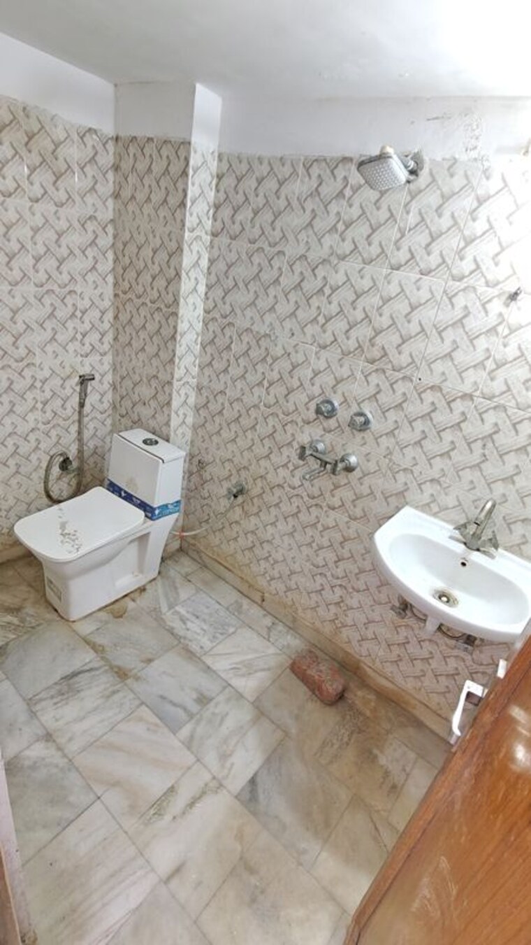 Bathroom, malviya nagar 1 Bedroom 600 Sq.Ft. Builder Floor In Malviya Nagar Delhi 10296551