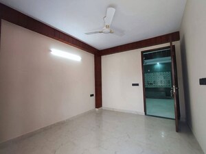 Room in 2 BHK Builder Floor at Saket – for Rent