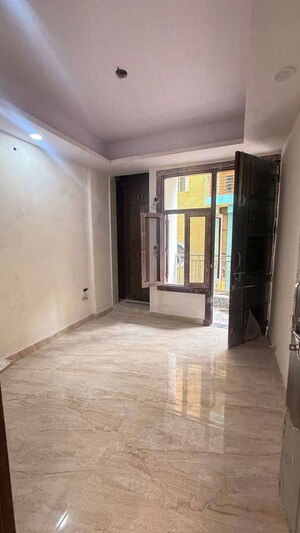 Room in 1 BHK Builder Floor at Saket – for Rent