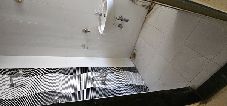 Bathroom, puranik-city 2 Bedroom 700 Sq.Ft. Apartment In Kasarvadavali Thane 10296599