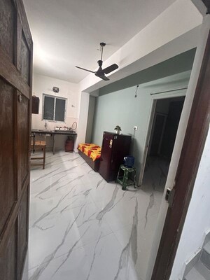 Parking in 1 BHK Apartment at Bangur Avenue – for Rent