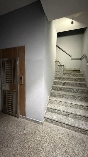 Room in  Office Space at Defence Colony – for Rent