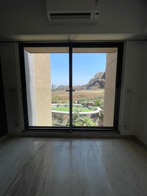 Room in 3 BHK Apartment at Kanakia Silicon Valley, Powai – for Rent