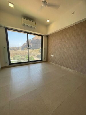 Room in 3 BHK Apartment at Kanakia Silicon Valley, Powai – for Rent