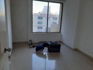 Room in 2 BHK Apartment at Gulmohar Goldcoast, Kharadi – for Rent