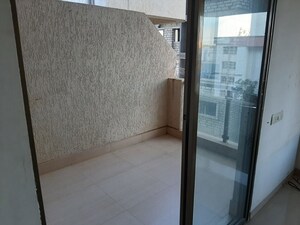 Room in 2 BHK Apartment at Gulmohar Goldcoast, Kharadi – for Rent