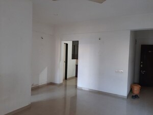 Room in 2 BHK Apartment at Gulmohar Goldcoast, Kharadi – for Rent