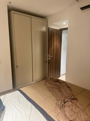 Room in 1 BHK Apartment at Hiranandani Regent Hill, Powai – for Rent