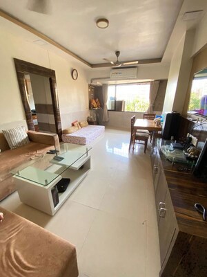 Team Area in 2 BHK Apartment at Andheri West – for Rent