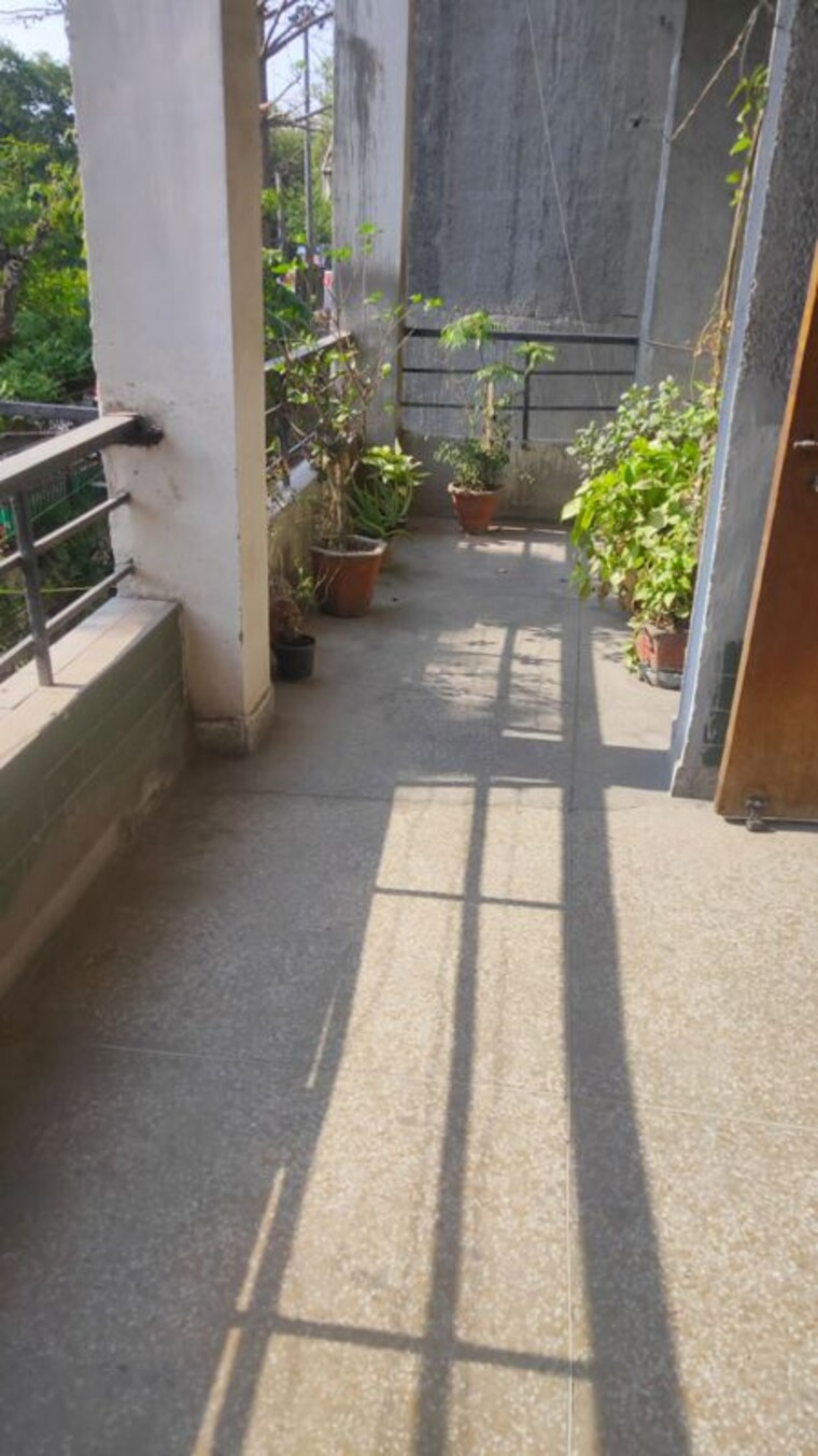 Balcony, ip extension 3 Bedroom 1400 Sq.Ft. Apartment In Ip Extension Delhi 10296798