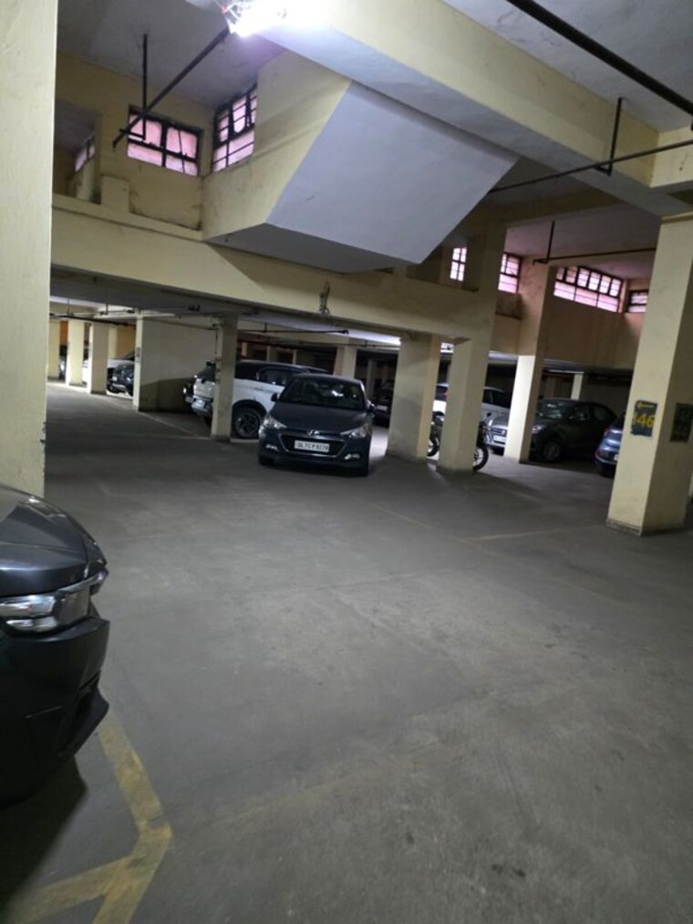  Parking, ip extension 3 Bedroom 1250 Sq.Ft. Apartment In Ip Extension Delhi 10296799