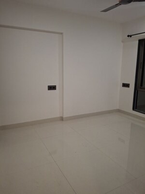 Room in 1 BHK Apartment at Shiv Shakti Tower 28, Malad East – for Rent