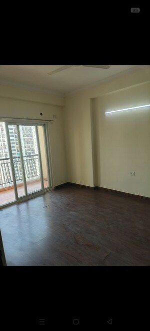 Room in 2.5 BHK Apartment at Antriksh Golf View, Sector 78 – for Rent