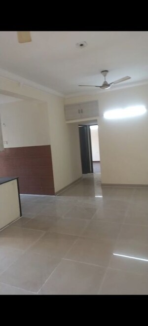 Room in 2.5 BHK Apartment at Antriksh Golf View, Sector 78 – for Rent