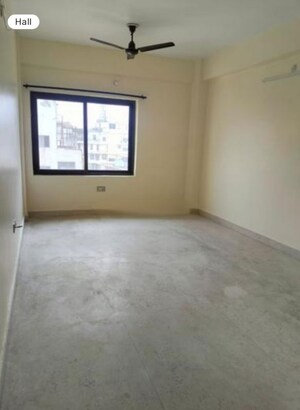 Room in 3 BHK Apartment at Jugals Emerald Court, Hazratganj – for Rent